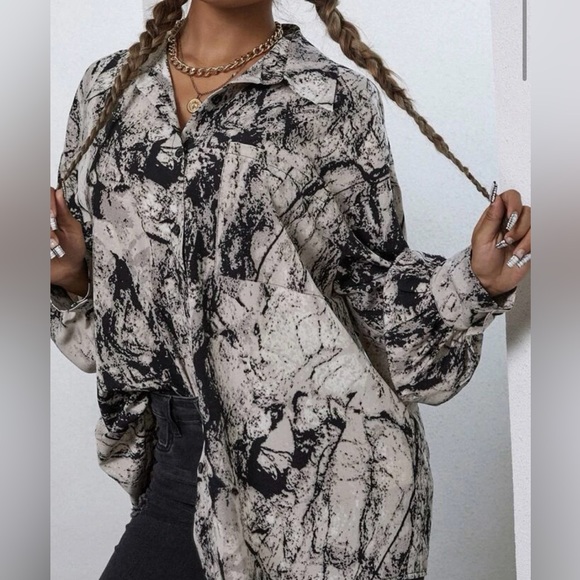 ($5) Blouse - Picture 3 of 3